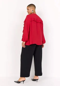 Blus med volanger