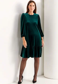 Klänning i velour med volang